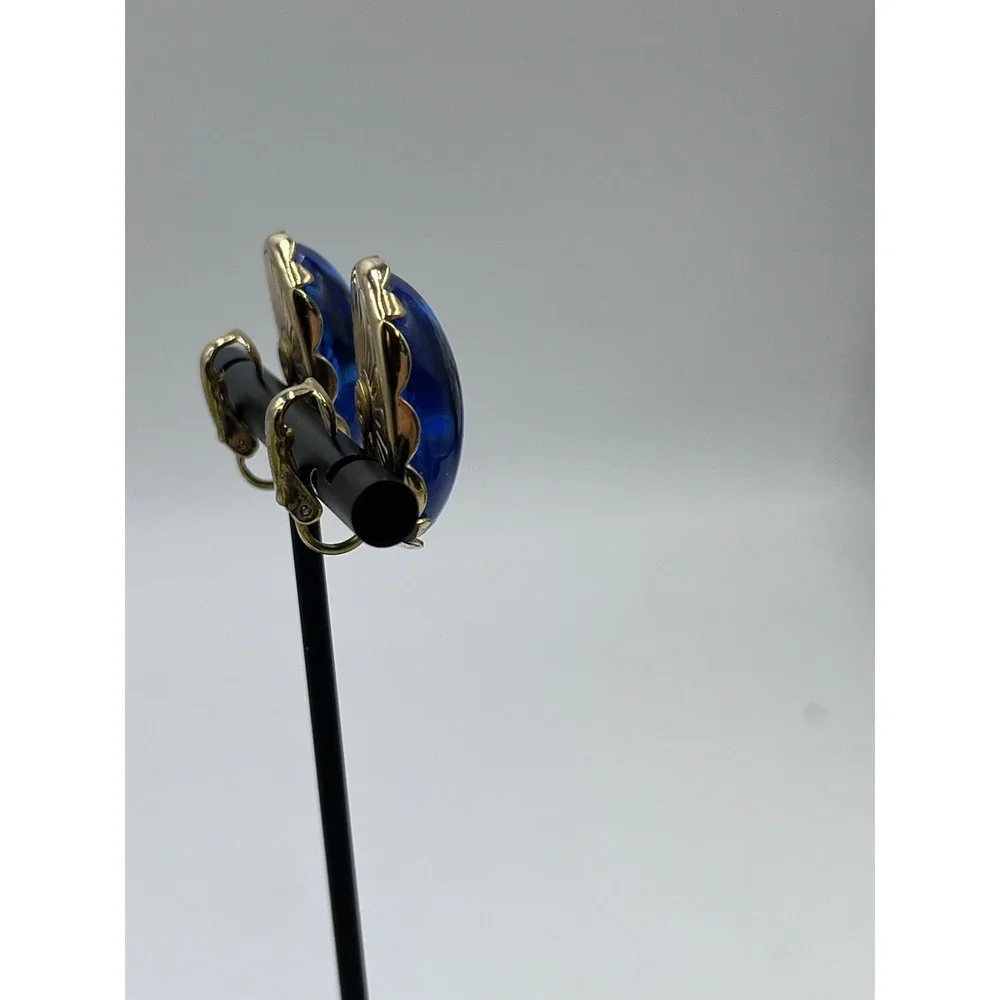 Emmons Vintage Cobalt Blue Oval Cabochon Gold Tone Scallop Clip Earrings